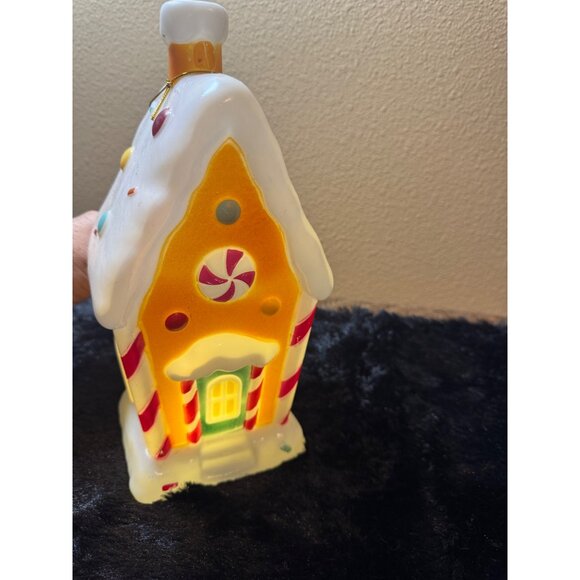 Holiday Time 11-Inch Blow Mold Tabletop Candy House With Light-Up Feature NEW - Picture 4 of 7